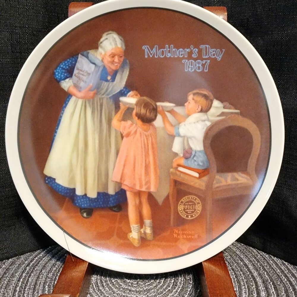 Grandma's Surprise - Norman Rockwell Collectors' Plate VTG